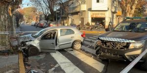 UN PATRULLERO CHOCÓ CONTRA UN AUTO EN NUEVA POMPEYA: HAY UN HERIDO