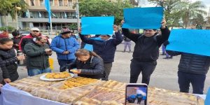 CON UN “FACTURAZO” EN RESISTENCIA, VENDEDORES AMBULANTES RECLAMARON PODER TRABAJAR SIN RESTRICCIONES